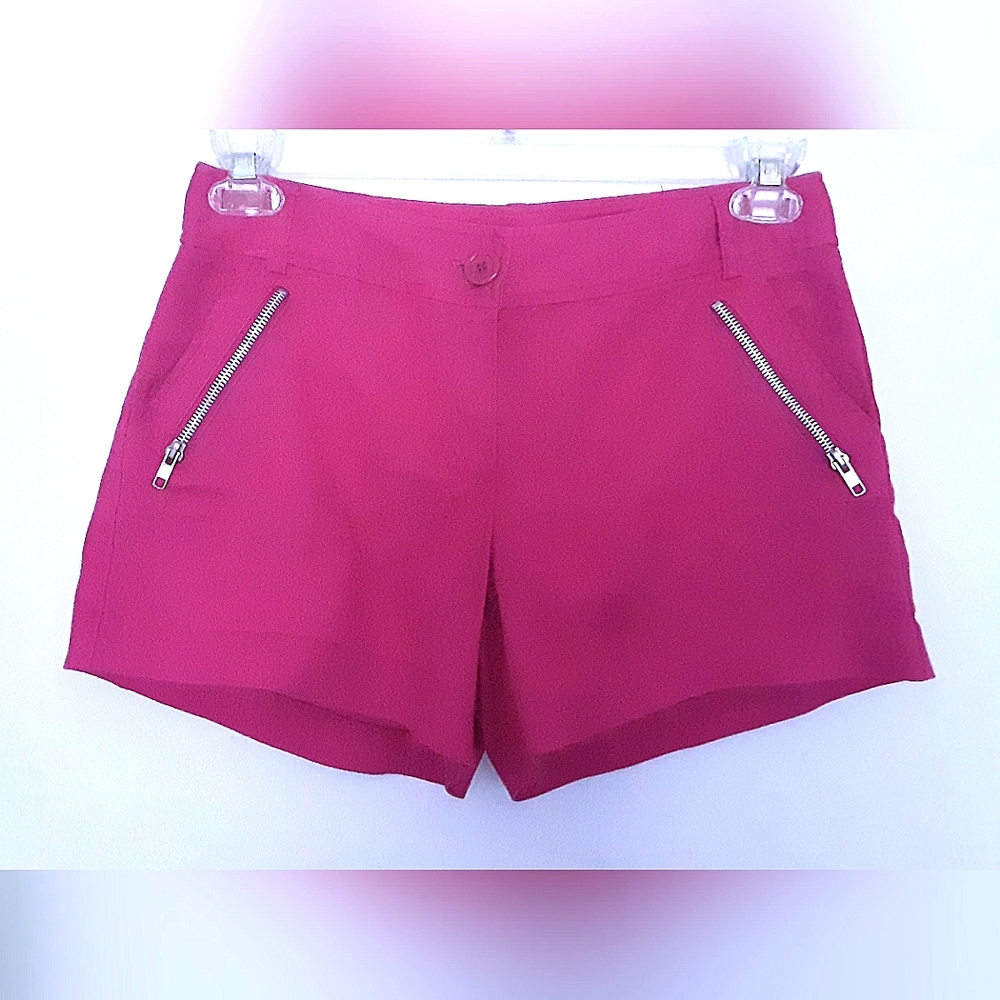 Courtenay Cotton Short Shorts with Pockets & Zipper accents